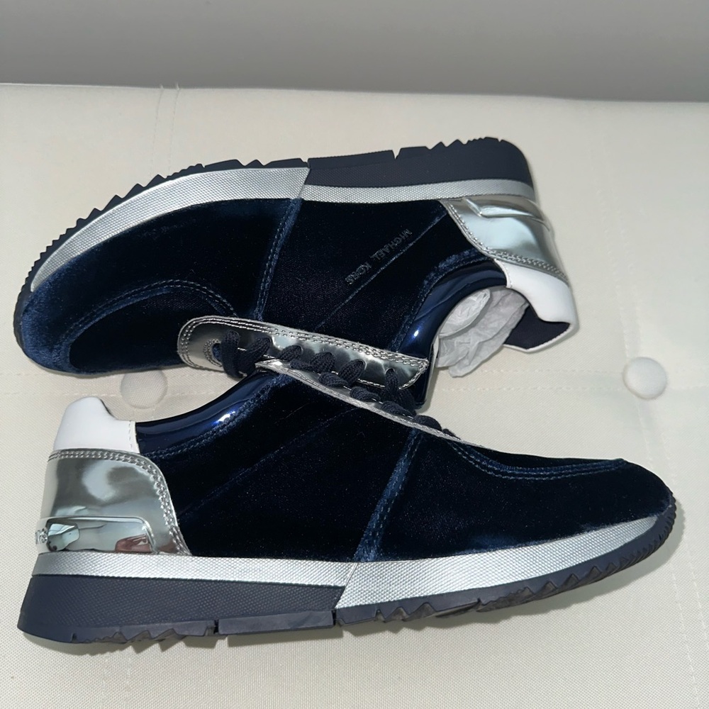 Michael KORS ALLIE Admiral Blue Velvet Silver Logo Trainer size 7.5M/38M